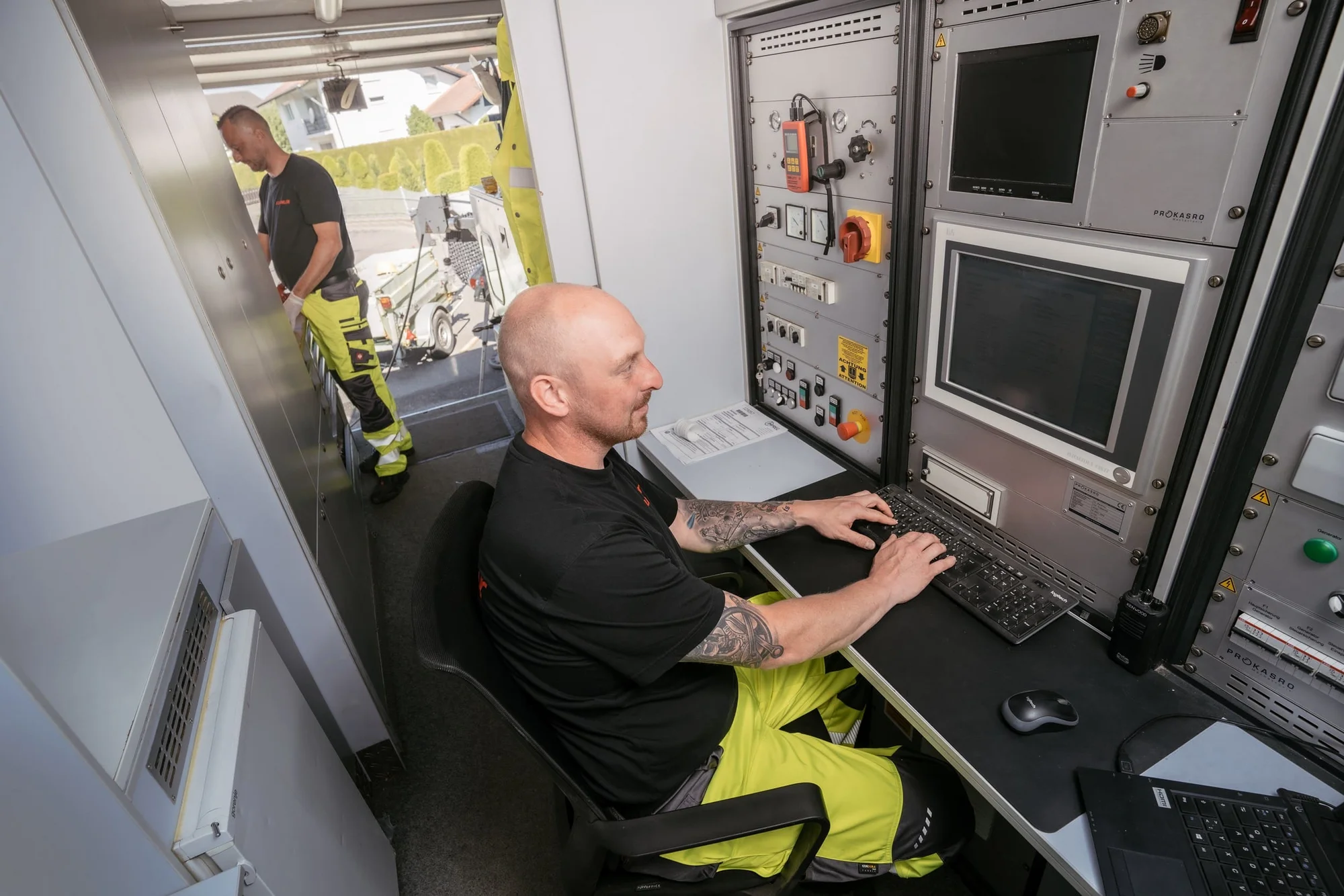 Entkiesen und Bekiesen von Flachdächern mit Saugbagger